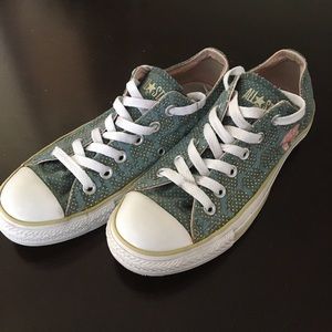 Converse All Star Elephant print women’s Size 7
